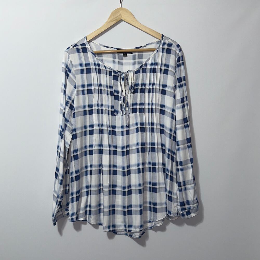 Suzanne Betro Blue and White Blouse with Tie Front Womens size medium